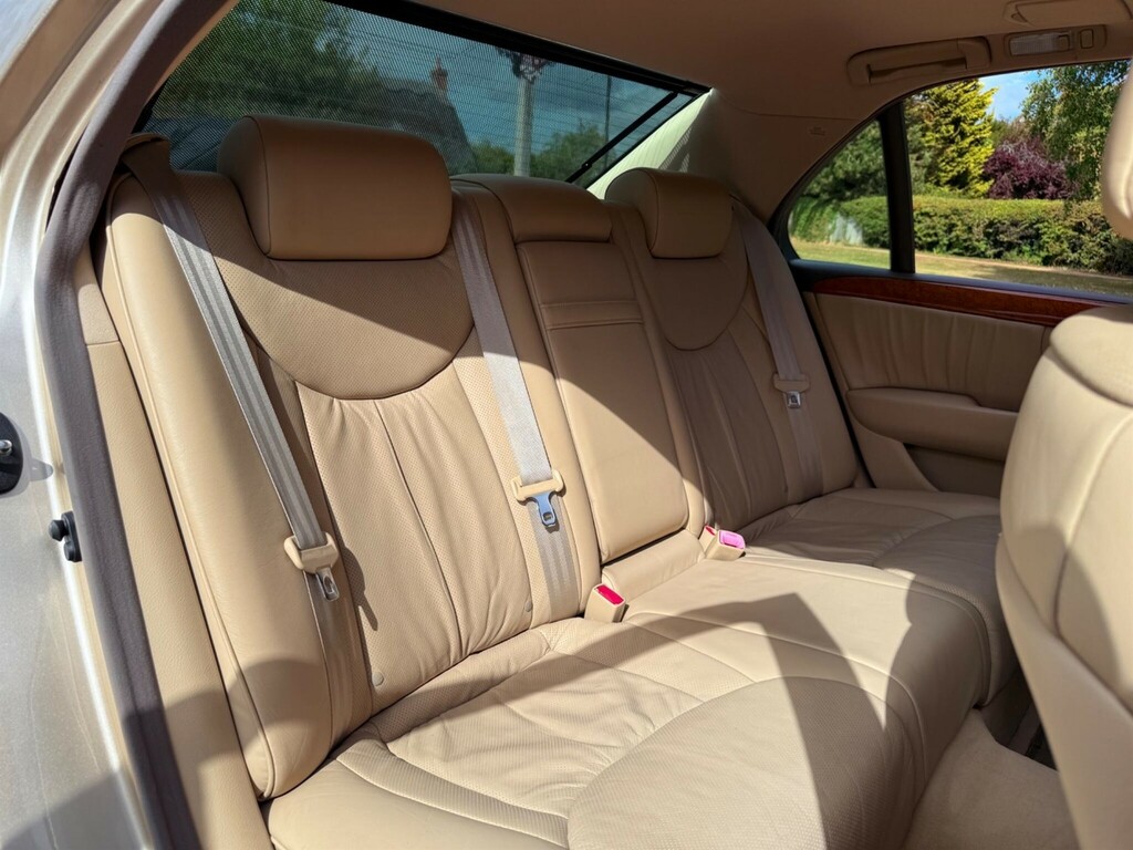Lexus LS Saloon Black #33