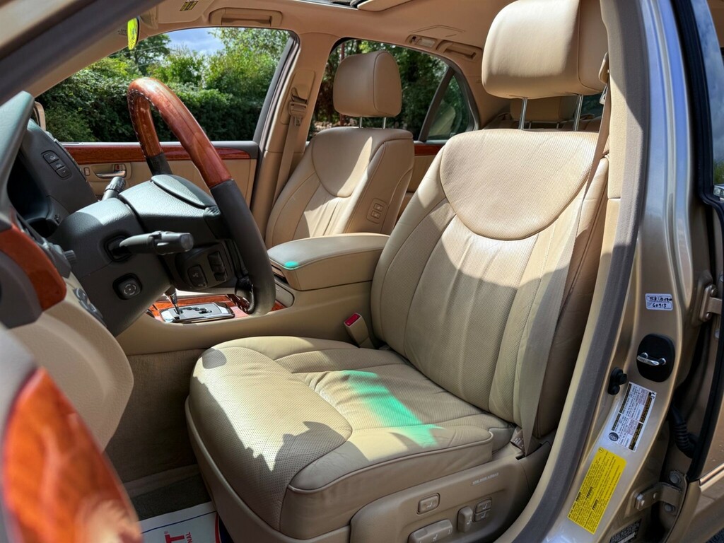 Lexus LS Saloon Black #27