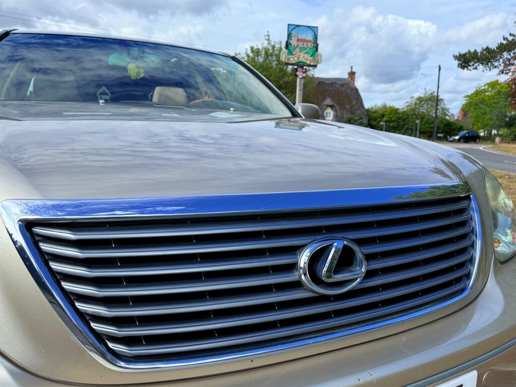 Lexus LS Saloon Black #15