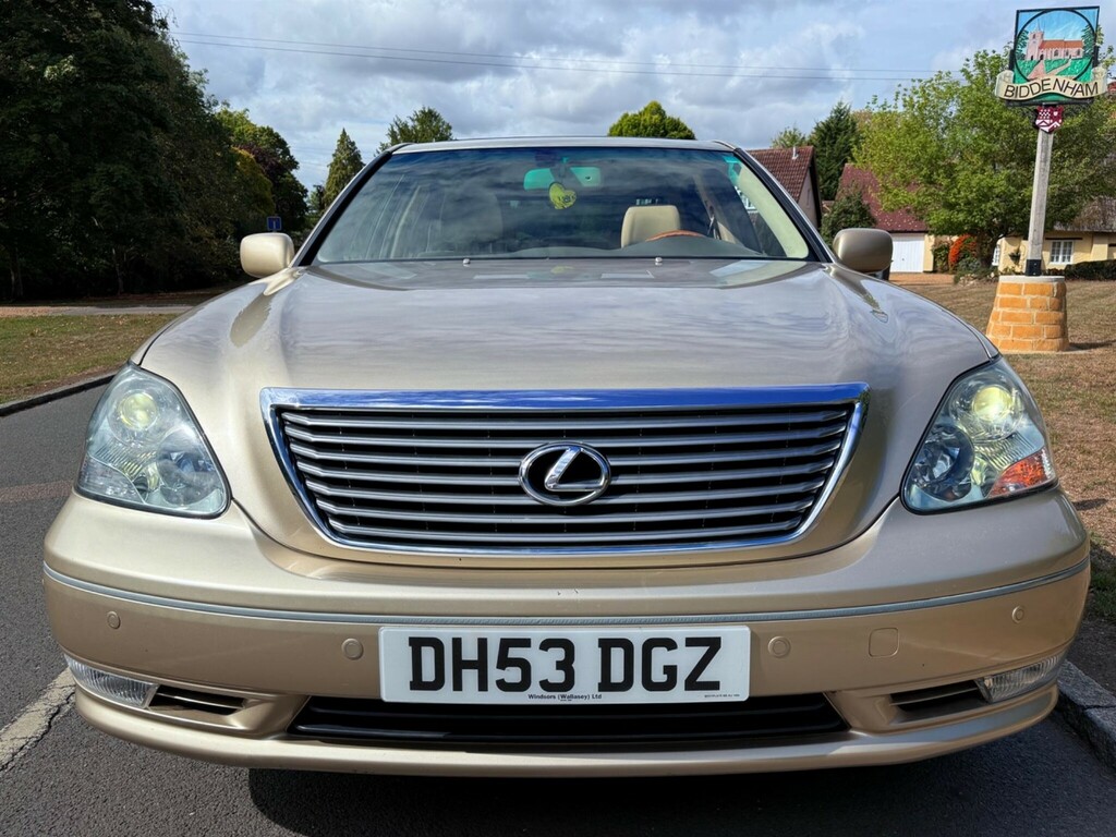 Lexus LS Saloon Black #13