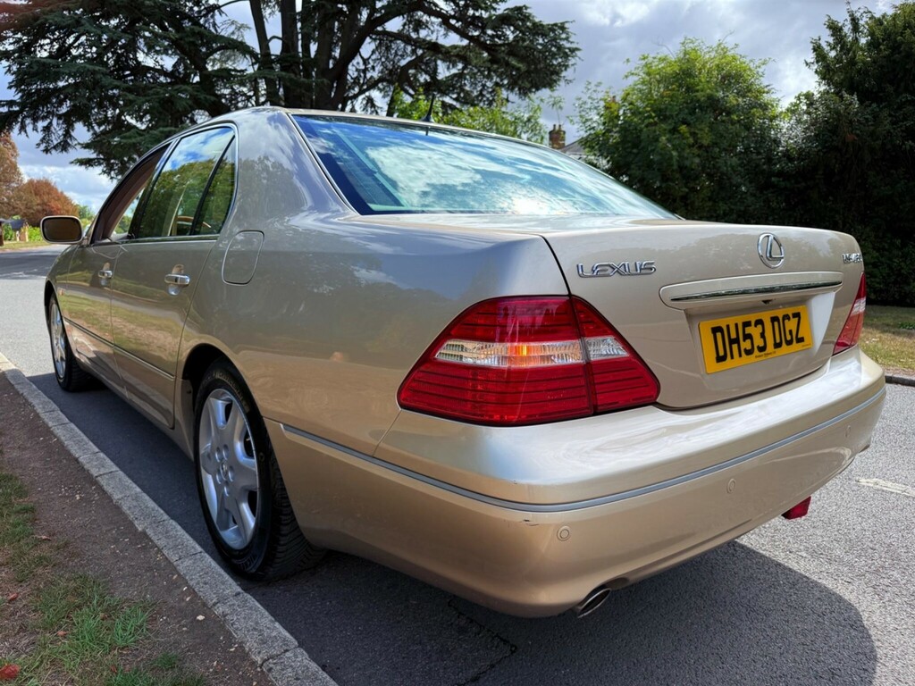 Lexus LS Saloon Black #23