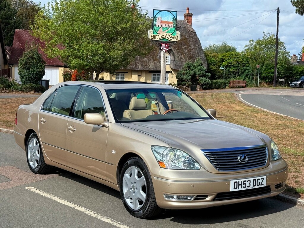 Lexus LS Saloon Black #10