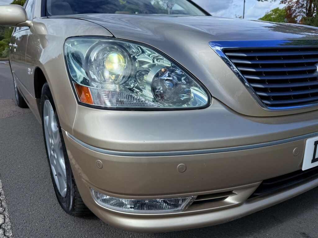 Lexus LS Saloon Black #18