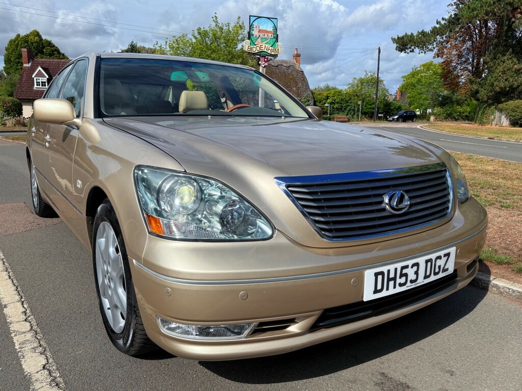 Lexus LS Saloon Black #11