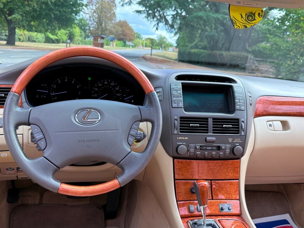 Lexus LS Saloon Black #50