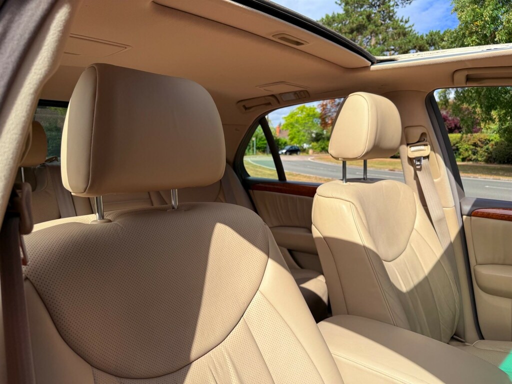 Lexus LS Saloon Black #30