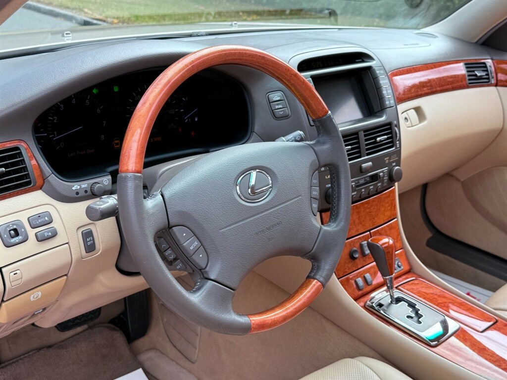 Lexus LS Saloon Black #49