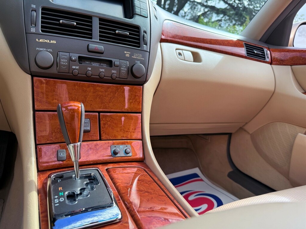 Lexus LS Saloon Black #46