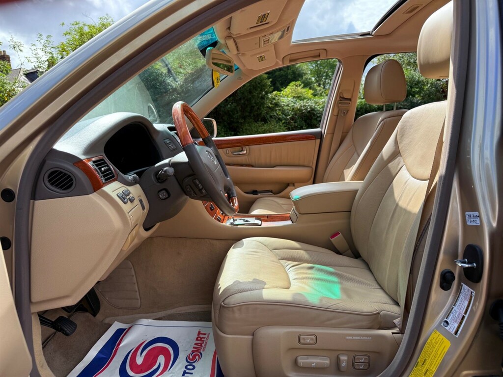Lexus LS Saloon Black #28