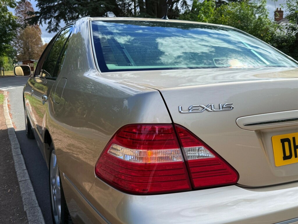 Lexus LS Saloon Black #22