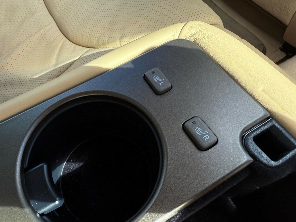 Lexus LS Saloon Black #39