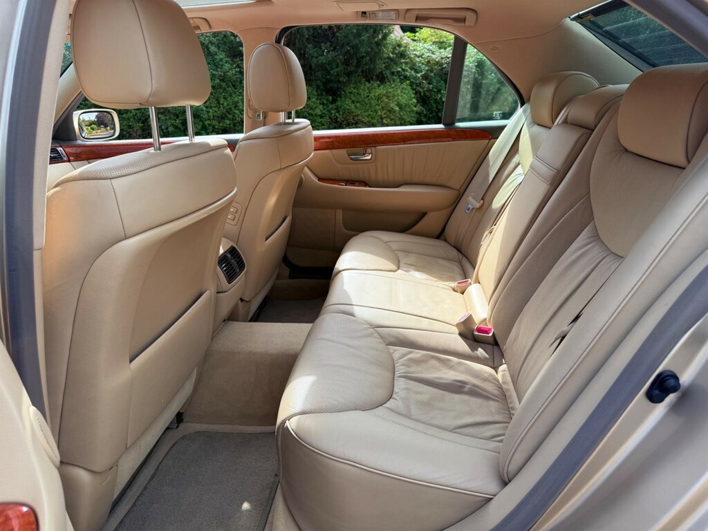 Lexus LS Saloon Black #41