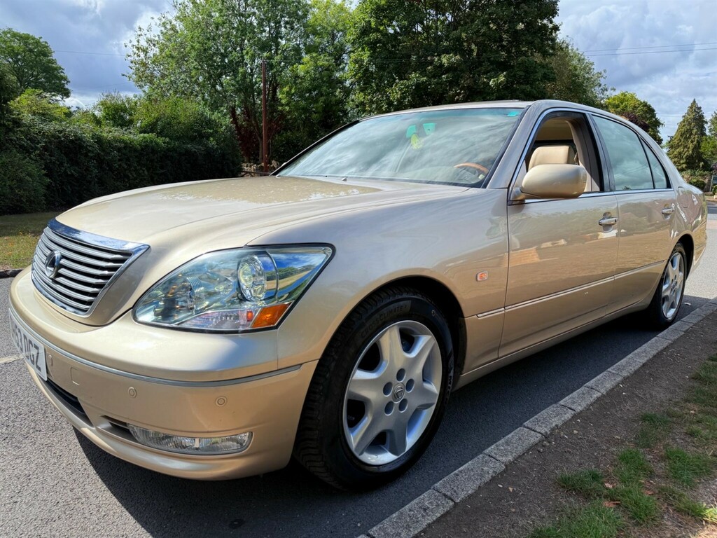 Lexus LS Saloon Black #16