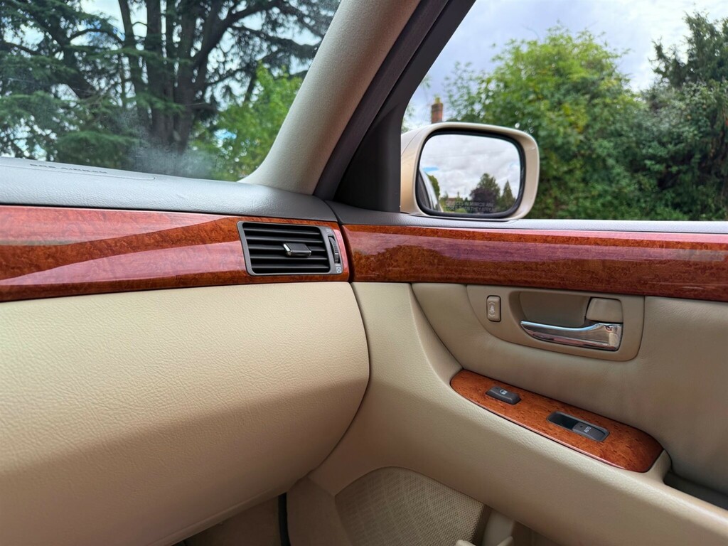 Lexus LS Saloon Black #73