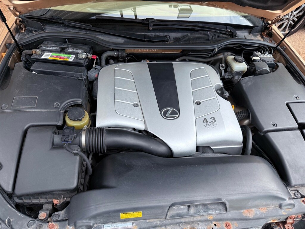 Lexus LS Saloon Black #79
