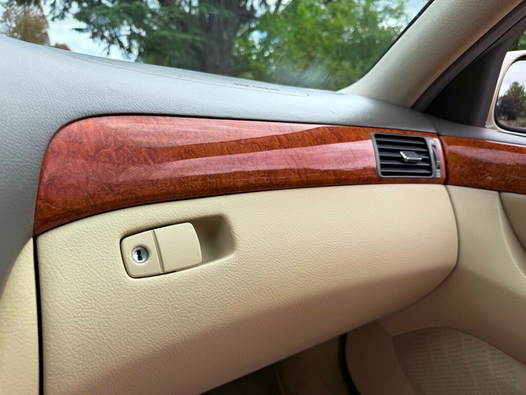 Lexus LS Saloon Black #72