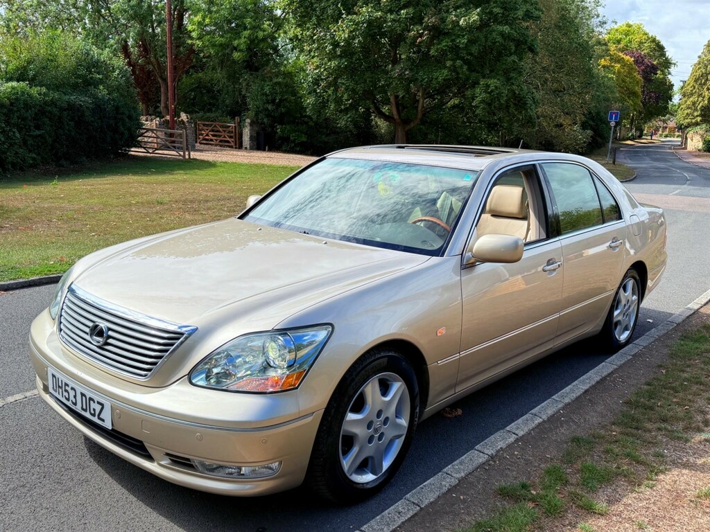 Lexus LS Saloon Black #8