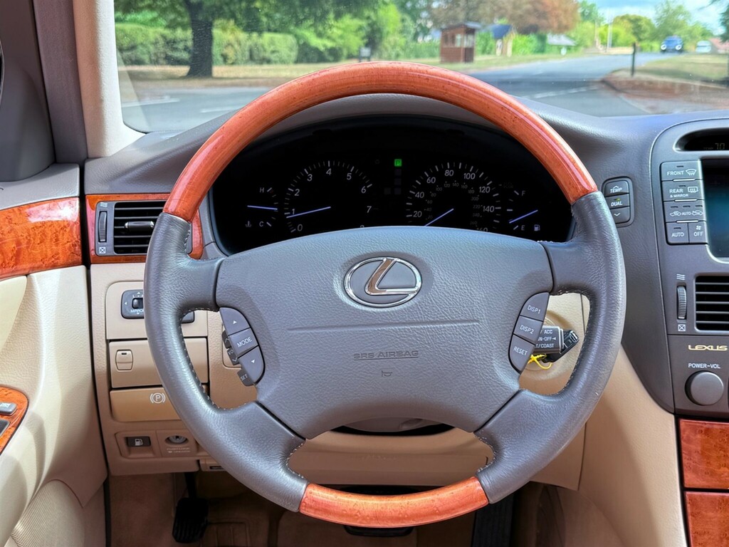 Lexus LS Saloon Black #48