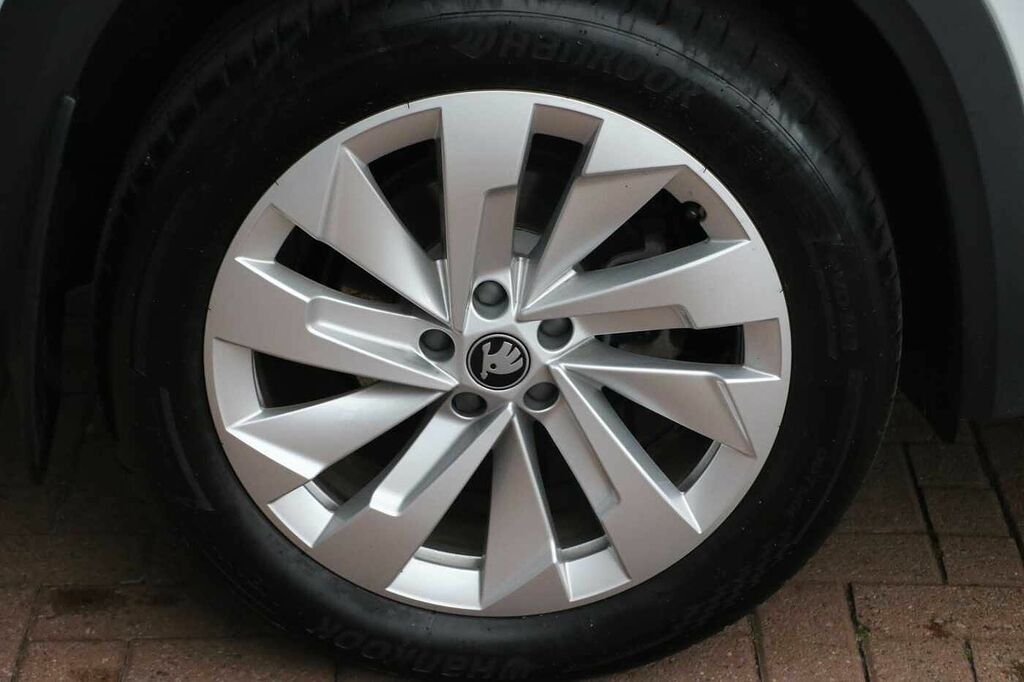 Skoda Kodiaq 1.5 Tsi Iv 204 Se L Dsg SJ75BXK White #5