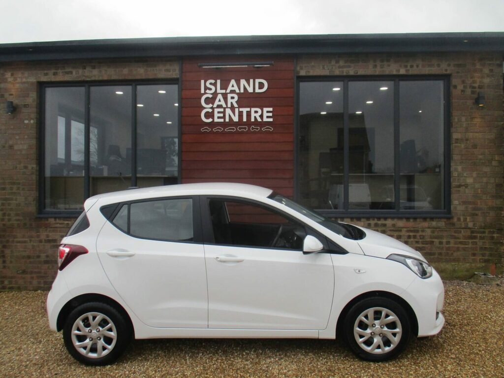 Hyundai I10 Hatchback 1.0 Se Only One Previous Owner Low NY19ZVX White #2