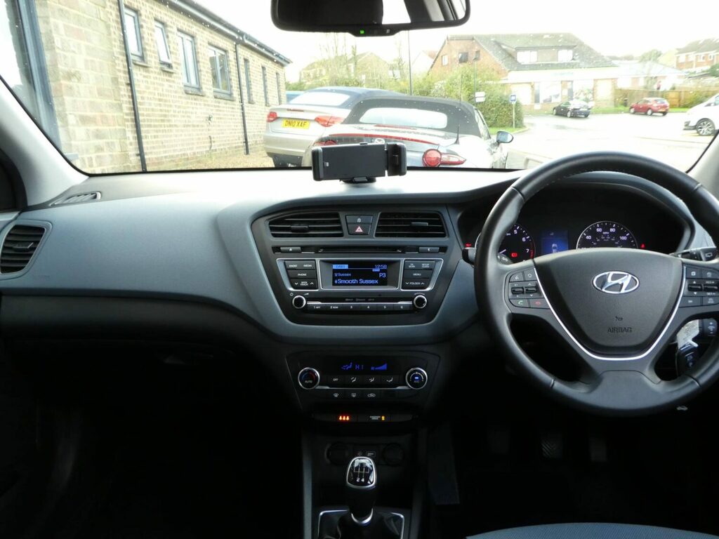 Hyundai I20 Hatchback 1.0T Gdi Premium Only Covered 27 30 Silver #4