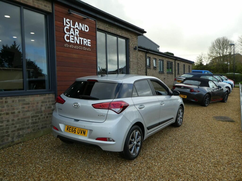 Hyundai I20 Hatchback 1.0T Gdi Premium Only Covered 27 30 Silver #3