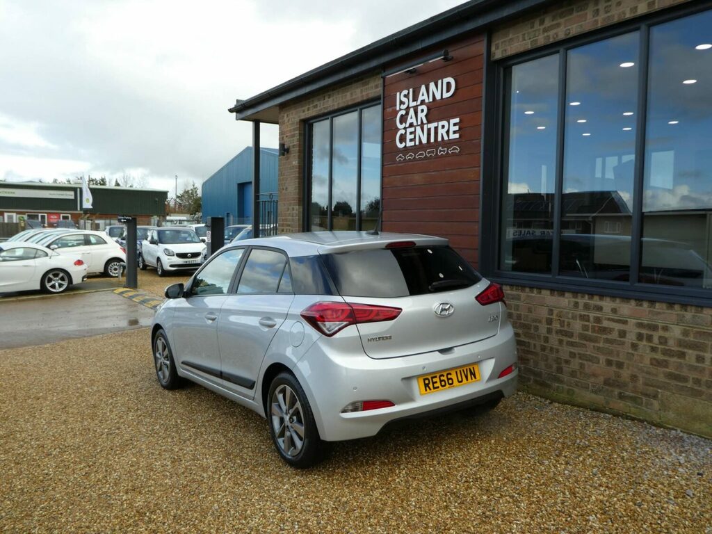 Hyundai I20 Hatchback 1.0T Gdi Premium Only Covered 27 30 Silver #2