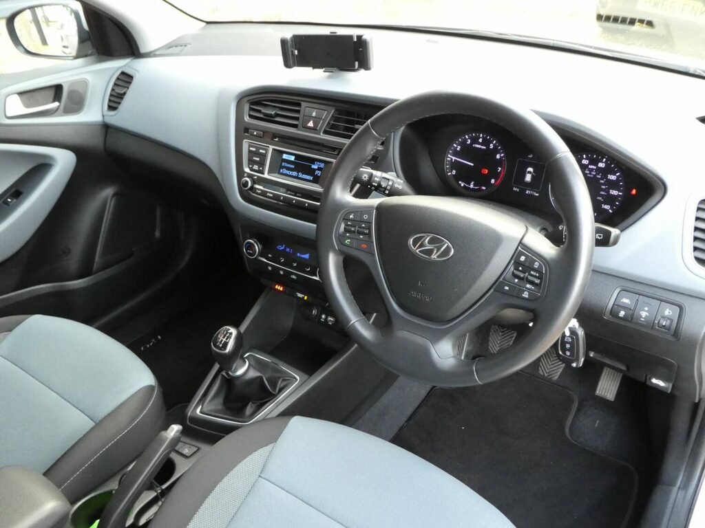 Hyundai I20 Hatchback 1.0T Gdi Premium Only Covered 27 30 Silver #6