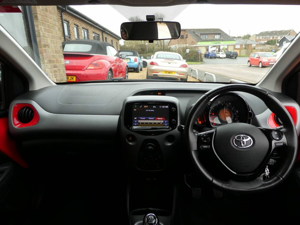 Toyota Aygo Hatchback 1.0 Vvt-i X-play One Owner From New DN68WVA White #4