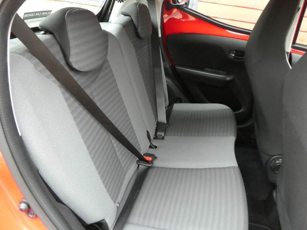 Toyota Aygo Hatchback 1.0 Vvt-i X-play One Owner From New DN68WVA White #2