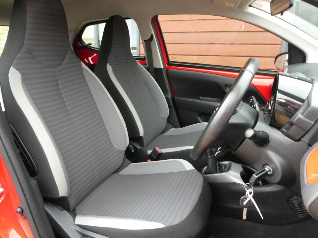 Toyota Aygo Hatchback 1.0 Vvt-i X-play One Owner From New DN68WVA White #3