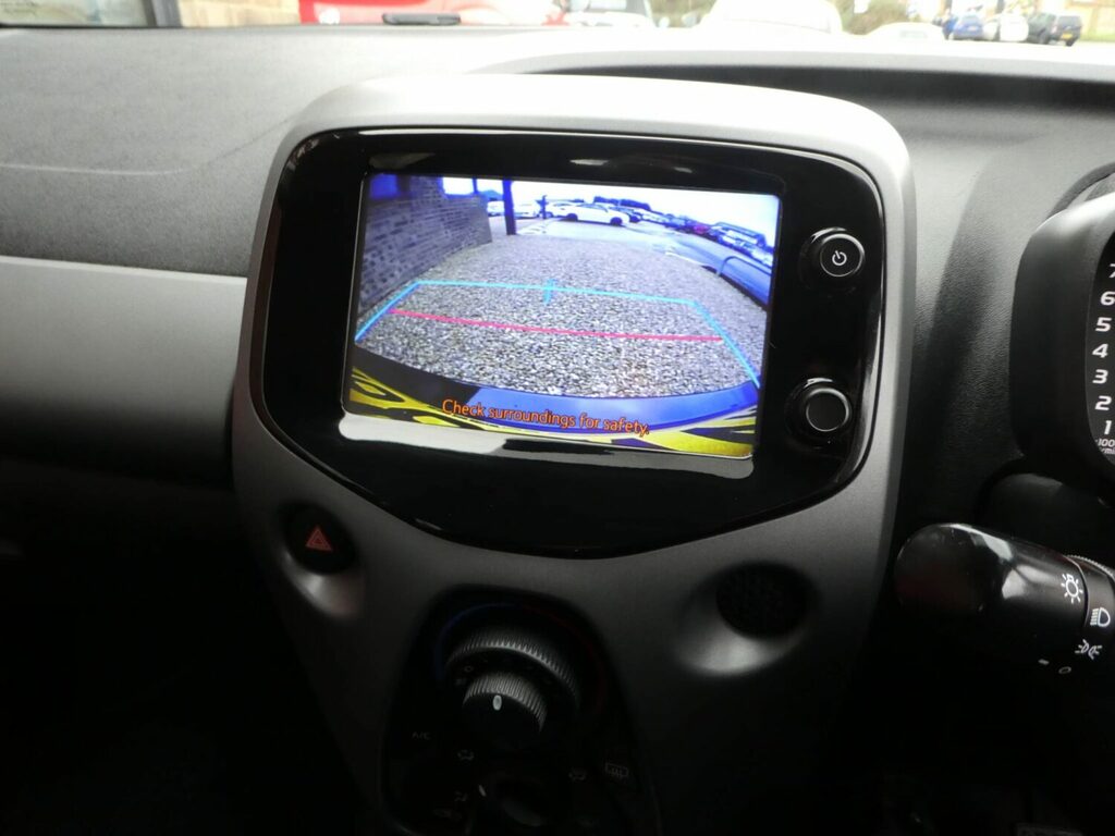 Toyota Aygo Hatchback 1.0 Vvt-i X-play One Owner From New DN68WVA White #6