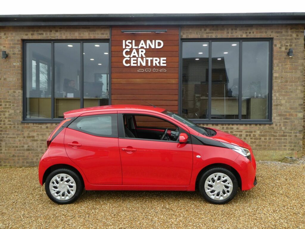 Toyota Aygo Hatchback 1.0 Vvt-i X-play One Owner From New White