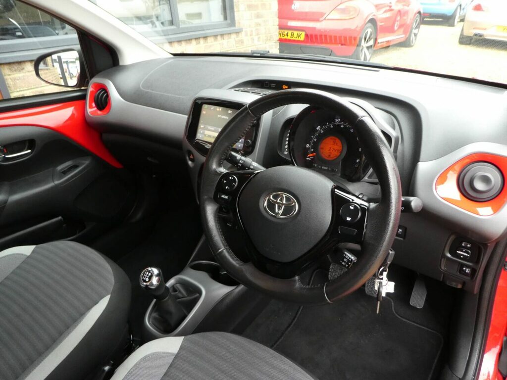 Toyota Aygo Hatchback 1.0 Vvt-i X-play One Owner From New DN68WVA White #5