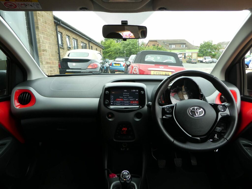 Toyota Aygo Hatchback 1.0 Vvt-i X-trend One Owner From Ne HW19NXA Red #5