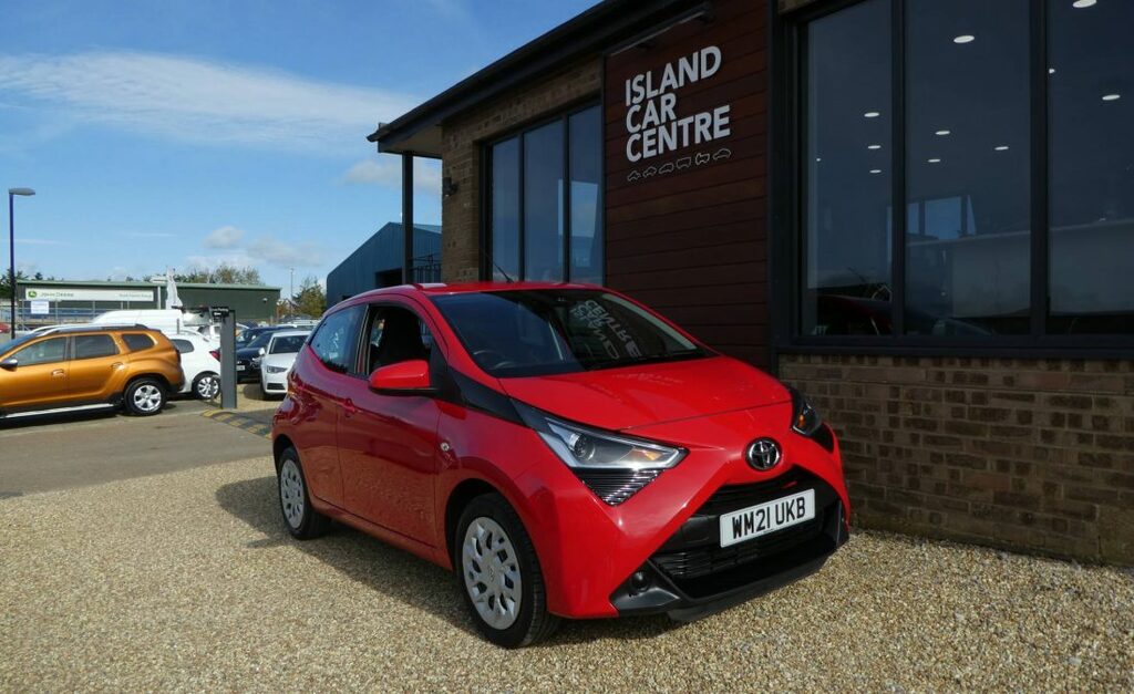 Toyota Aygo Hatchback 1.0 Vvt-i X-play Tss One Owner From WM21UKB Red #3