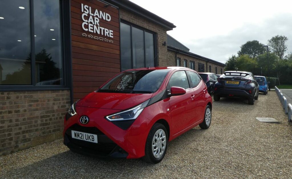Toyota Aygo Hatchback 1.0 Vvt-i X-play Tss One Owner From Red
