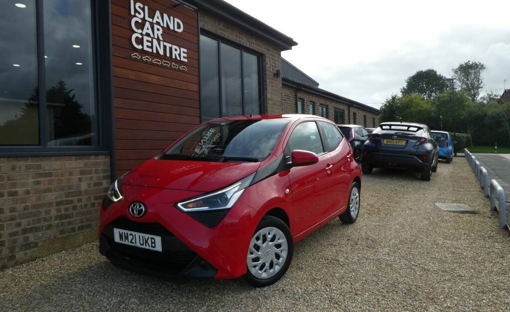 Toyota Aygo Hatchback 1.0 Vvt-i X-play Tss One Owner From WM21UKB Red #4