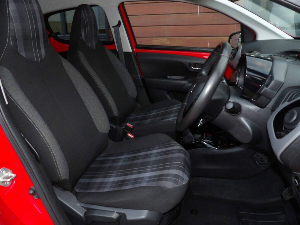 Peugeot 108 Hatchback 1.0 72 Allure Only Covered 29 300 M  Red #2