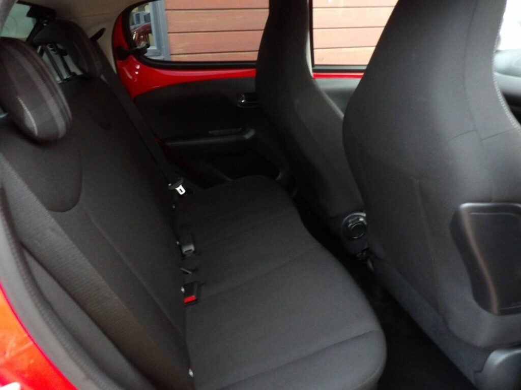 Peugeot 108 Hatchback 1.0 72 Allure Only Covered 29 300 M  Red #3