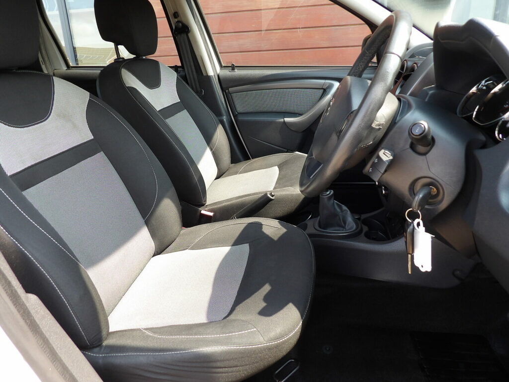 Dacia Duster Estate 1.5 Dci 110 Laureate 35 A Year KN66CZJ White #3