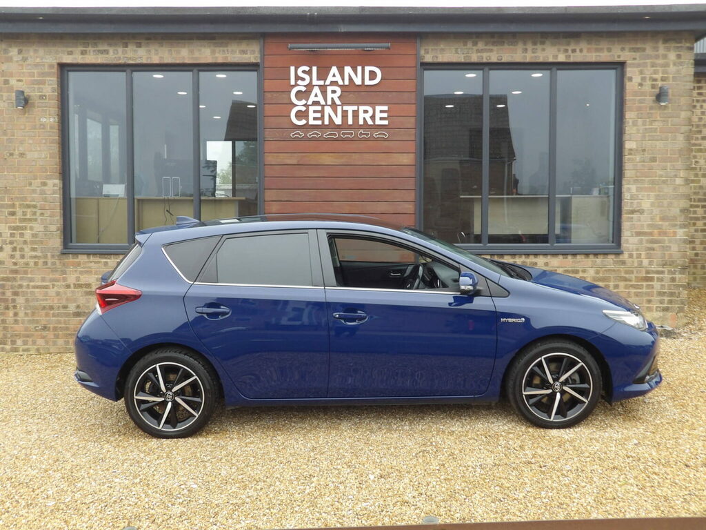 Toyota Auris Hatchback 1.8 Hybrid Design Tss Cvt FJ67XRP Blue #2