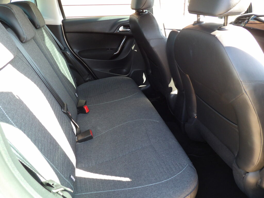Citroen C3 Hatchback 1.2 Puretech Platinum 20 A Year Roa Silver #5