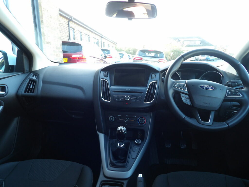 Ford Focus 1.5Tdci 120 Zetec Edition GY18GCK White #6