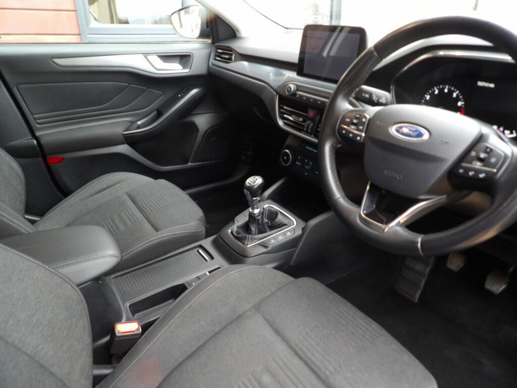 Ford Focus Estate 1.0 Ecoboost 125 Active AU69HLH Silver #5