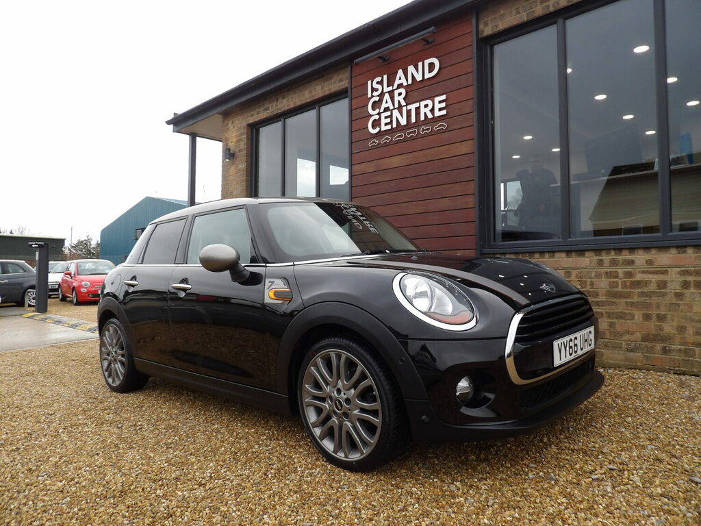 Mini Hatch Cooper Seven 35 A Year Road Tax YY66UHG Black #3