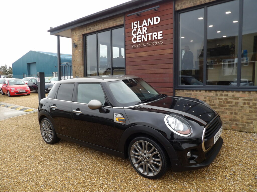 Mini Hatch Cooper Seven 35 A Year Road Tax YY66UHG Black #2