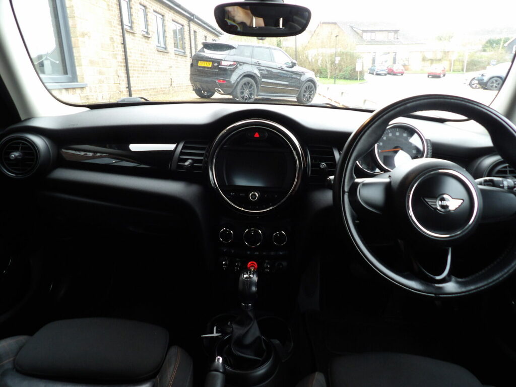 Mini Hatch Cooper Seven 35 A Year Road Tax YY66UHG Black #5