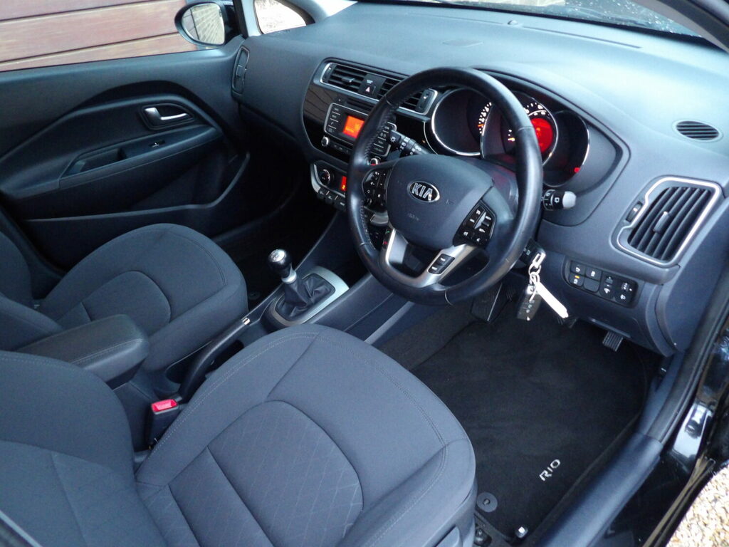 Kia RIO 1.25 Se Less Than 12 000 Miles From New Black #6