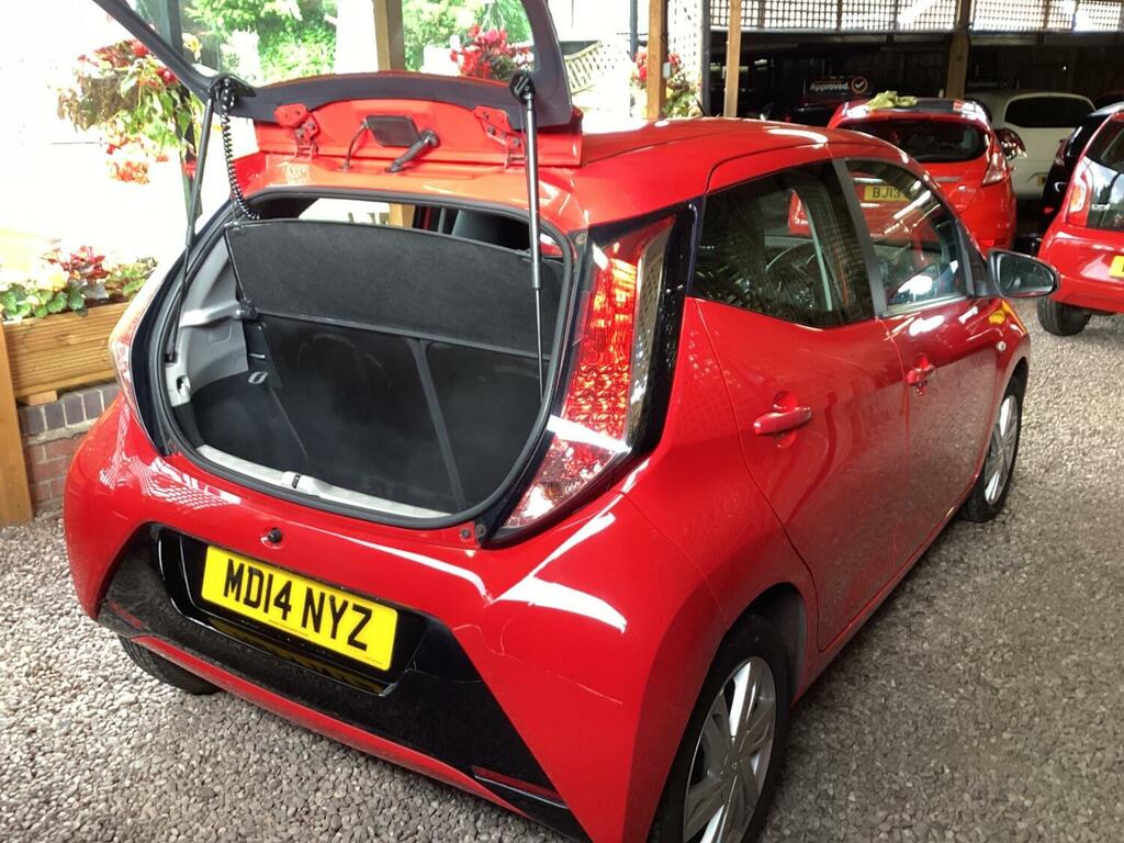 Toyota Aygo 1.0 Vvt-i X-pression MD14NYZ Red #4